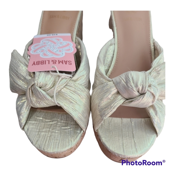 SAM & LIBBY Women's Size 8 Gold Leaf Wedges - Picture 8 of 12